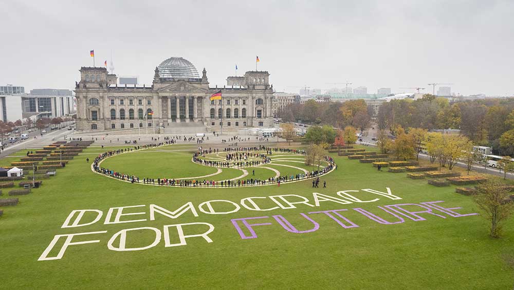 Demokratieaktion vor dem Deutschen Bundestag