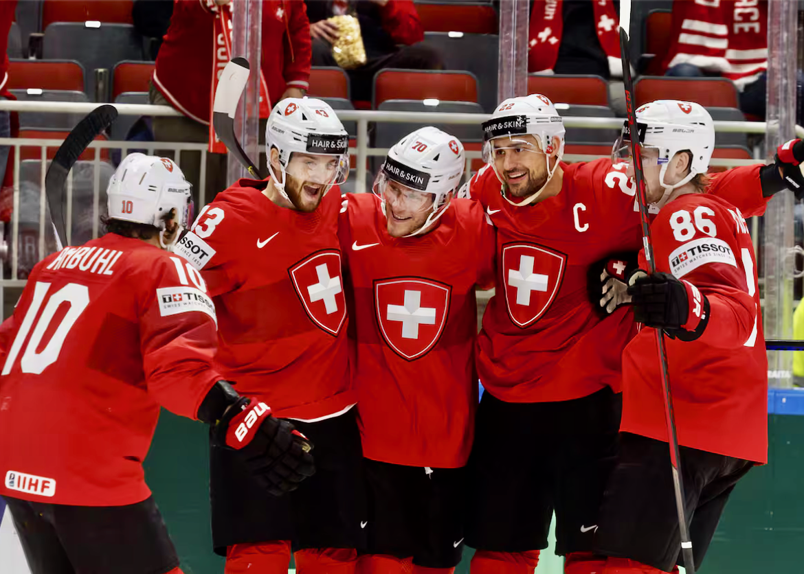 Bildlegende: Sie sind Schweizer – aber sie dürfen das rotweisse Banner nicht tragen. (Bild: Netzfund)