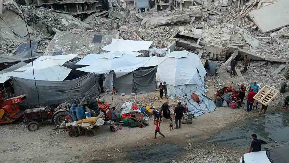 Bleiben oder gehen? Gaza inmitten von Trümmern. Foto: Abdullah Younis