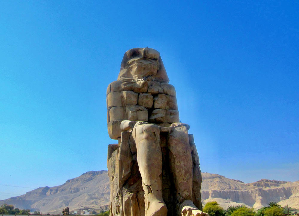 Die Statue des Pharao Amenophis III. bei Luxor (Bild NL)