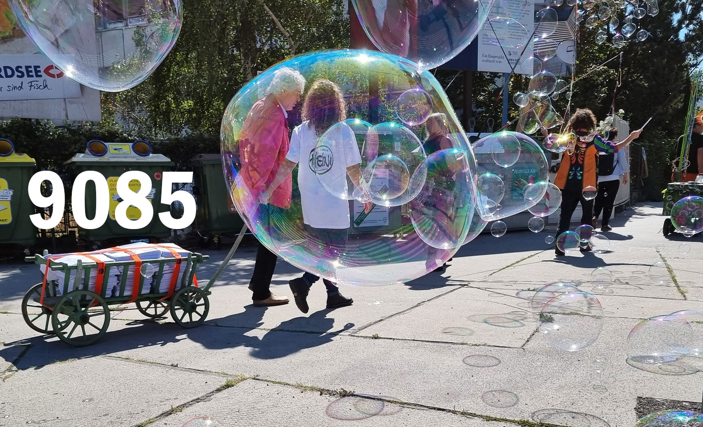 Heini vor der Wahlbehörde