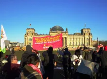 Kundgebung am 18. März vor dem Reichstagsgebäude. (Bild von Elisabeth Voss)
