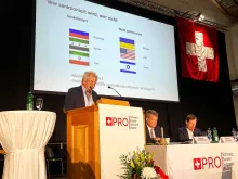 Wolf Linder an der Mitgliederversammlung der pro Schweiz